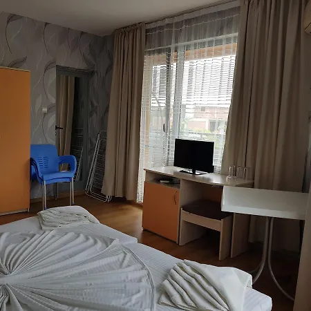 Nikolovi Guest house 2*